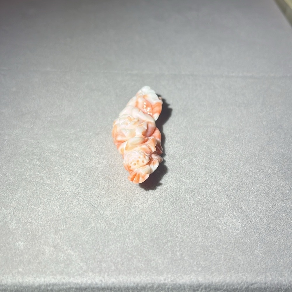 Vintage large hand carved angel skin coral bead for pendant or brooch 14 grams - Picture 3 of 10